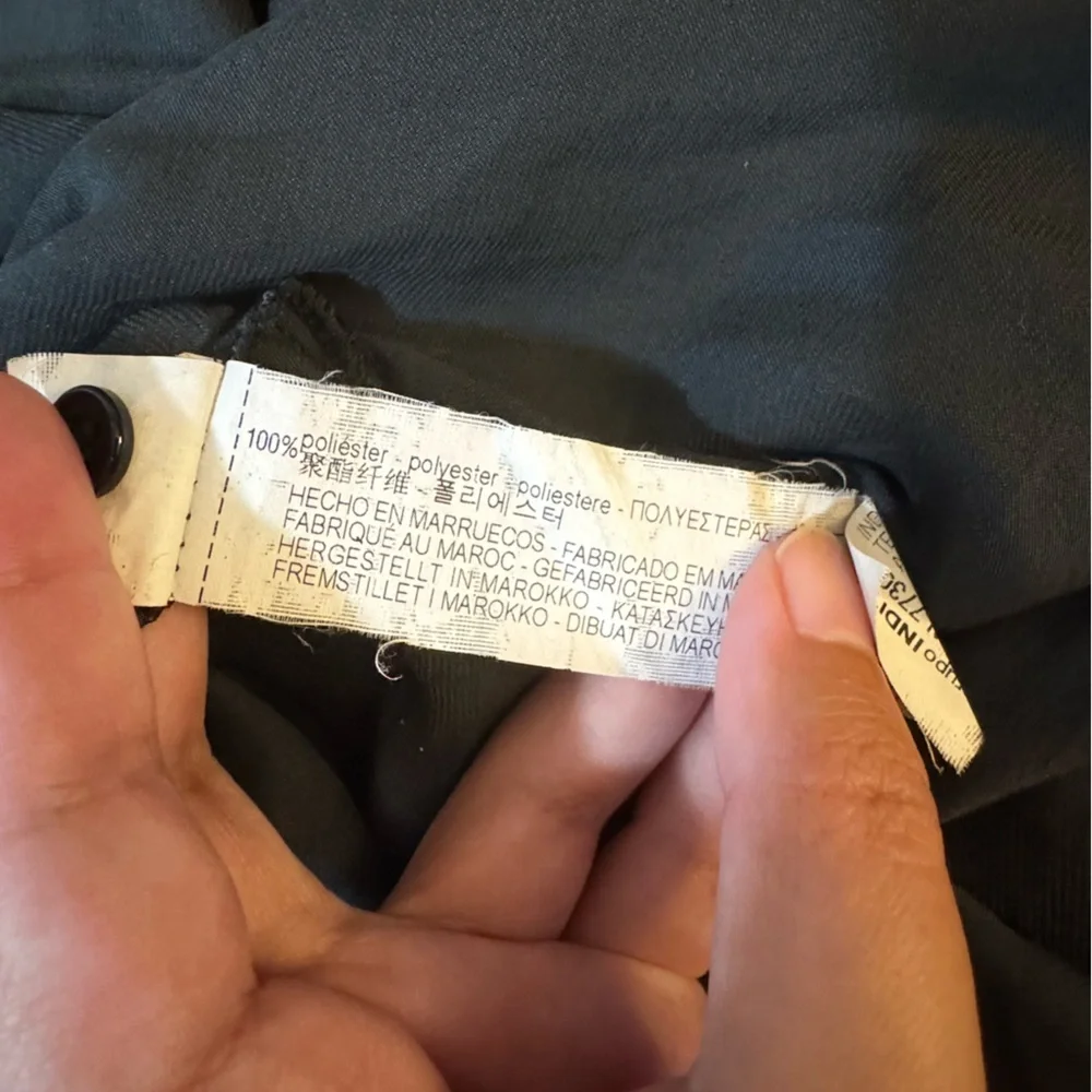 Zara Woman Black Blouse with Tie Detail

#1089 - Picture 5 of 5